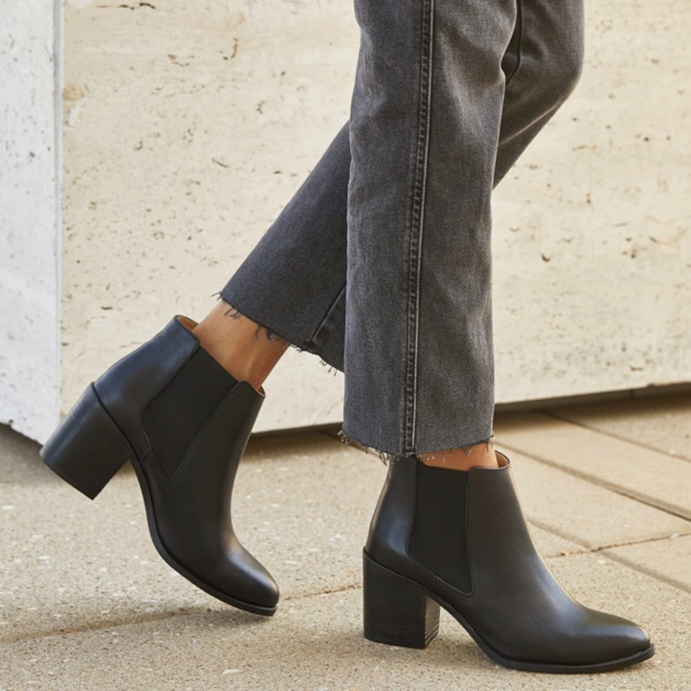 Nisolo Heeled Chelsea Boot in Black